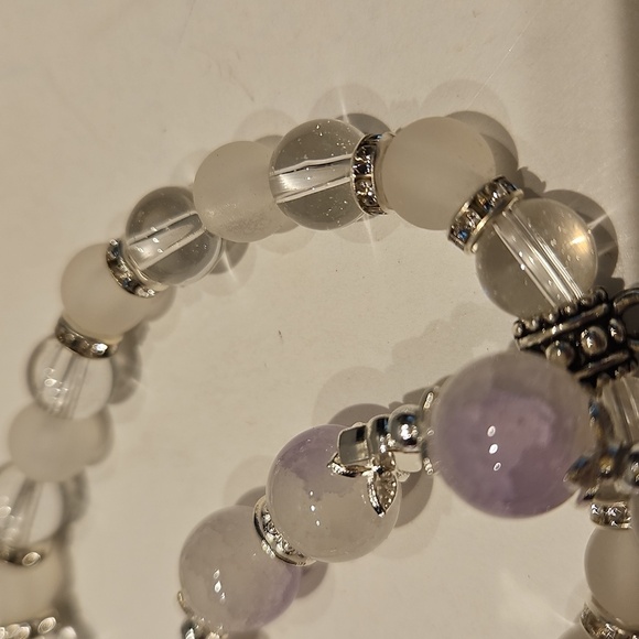 3 Lavender Tone, White & Clear Beads w/ Silvertone Accents Stretch Bracelets. - Picture 9 of 14